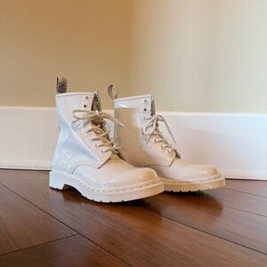 NWOT Dr. Martens 1460 Patent Leather White Mono Boots Sz 7US / 5UK / EU 38